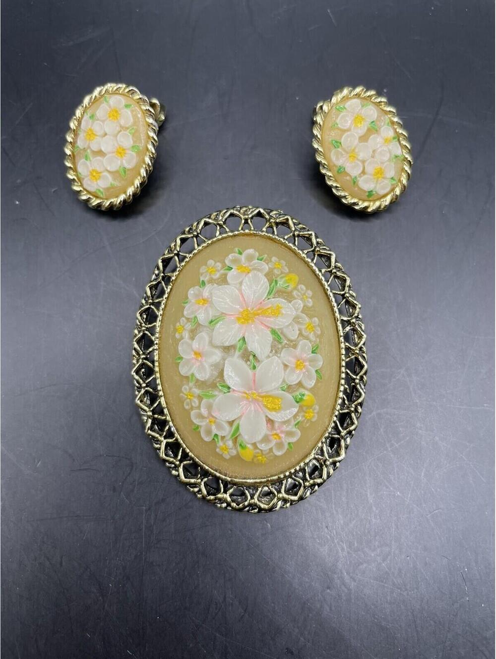 Rare Vintage Yellow Celluloid Brooch And Clip On Earrings Floral